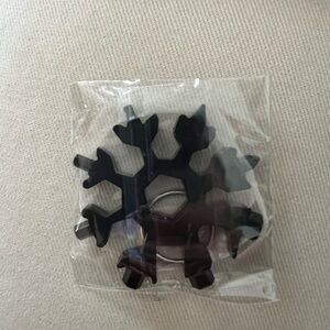 Multi-tool keychain‎